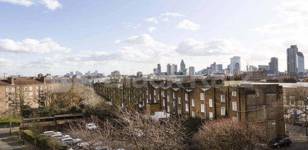 			4 BED PLUS LOUNGE, 4 Bedroom, 1 bath, 1 reception Apartment			 Windsor Street, ANGEL - ESSEX ROAD